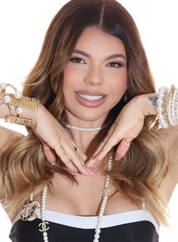 Mayfair petite Julia london escort