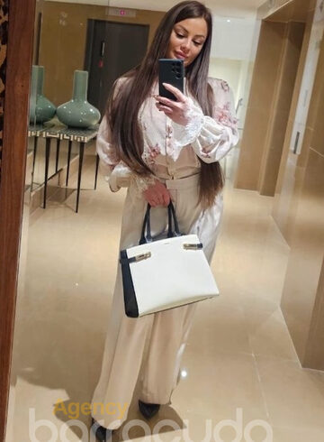 Marylebone petite Dakota london escort