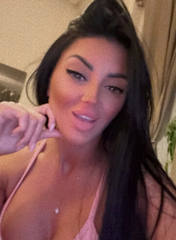 Earls Court brunette Elizabeth london escort
