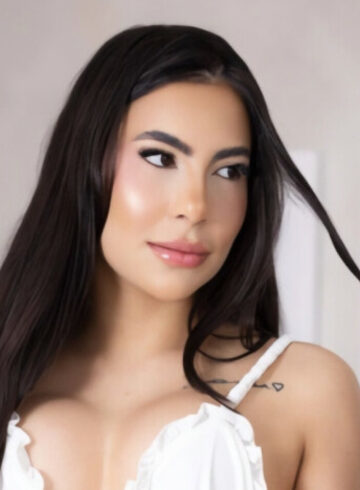 Marble Arch petite Mary-Bell london escort