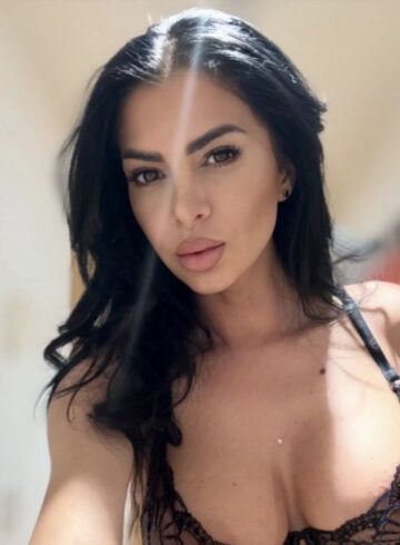 Central London brunette Tahlia london escort