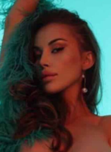 Chelsea blonde Christie london escort