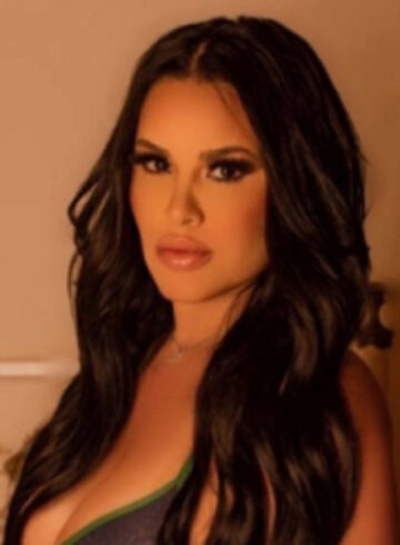 Central London brunette Petal london escort