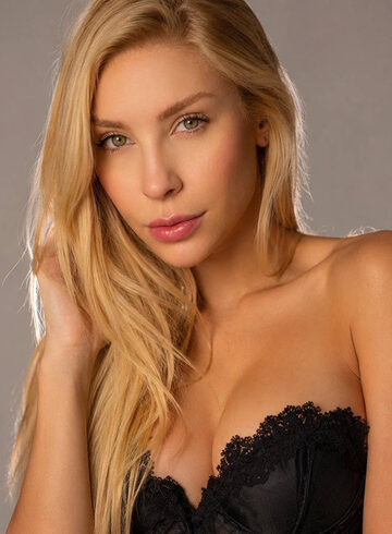 Baker Street party-girl Crowna london escort