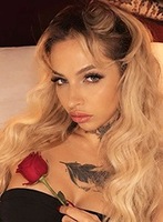 Central London blonde Mia london escort
