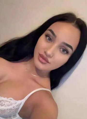 Marble Arch party-girl Deonna london escort