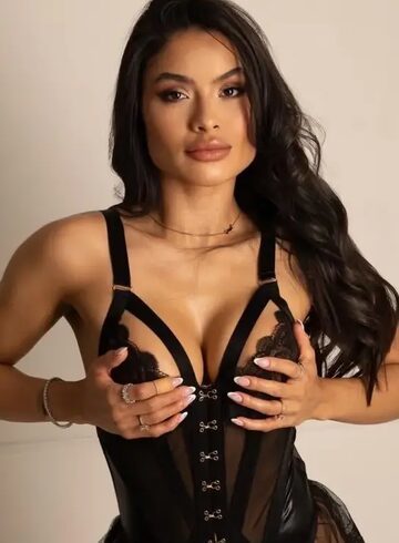 Mayfair massage Eniola london escort