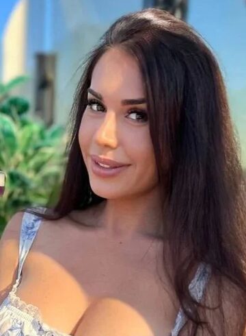 Earls Court brunette Bloom london escort