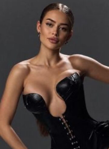 Outcall Only busty Gaby london escort