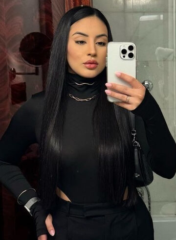 Knightsbridge party-girl Elvira london escort