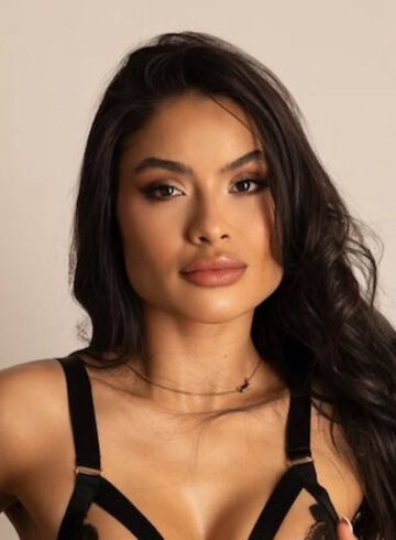 Mayfair brunette Eniola london escort