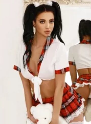Bayswater brunette Bell london escort