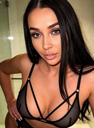 Chelsea 300-to-400 Carina london escort