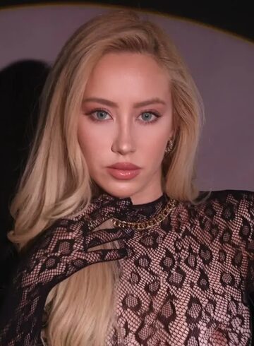 Kensington party-girl Elegance london escort