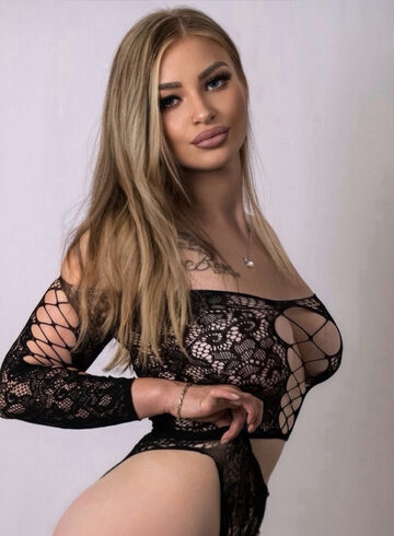 Central London blonde Daciana london escort