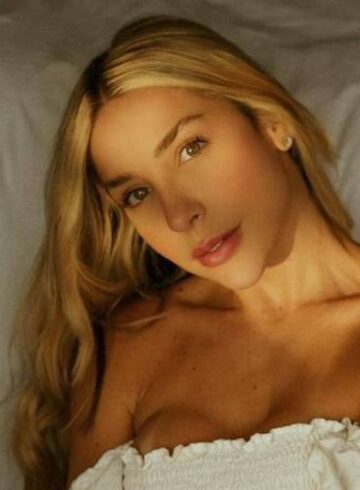 Chelsea party-girl Elara london escort