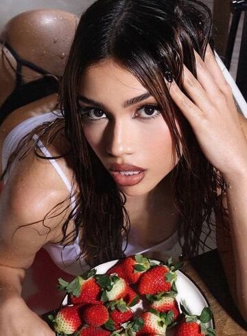 Kensington brunette Derma london escort
