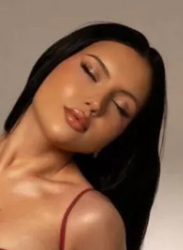 Edgware Road party-girl Pollee london escort