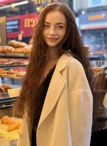 Earls Court brunette Minnie london escort