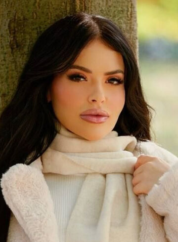 Kensington brunette Sivora london escort