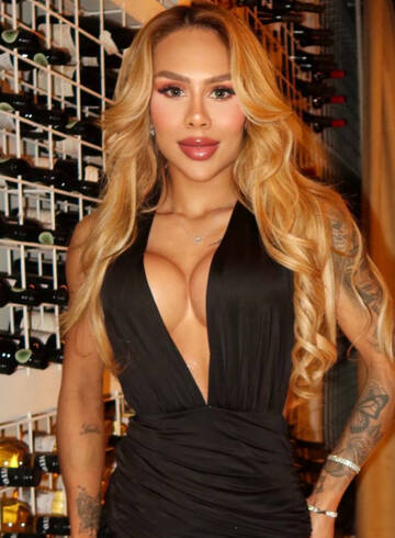 Bayswater party-girl Morales london escort