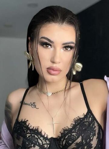 Marble Arch party-girl Lory london escort