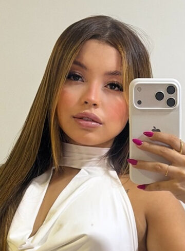 Kensington party-girl Emanuelle london escort