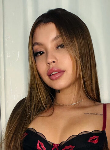 Kensington party-girl Emanuelle london escort
