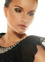 Mayfair brunette Sandra london escort