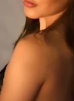 Earls Court brunette Roberta london escort