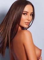 Kensington brunette Aurelia london escort