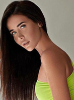 Chelsea brunette Elisa london escort