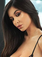 Mayfair party-girl Viena london escort