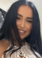 Earls Court party-girl Cruz london escort