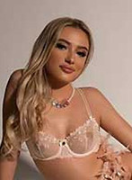 Chelsea party-girl Essa london escort