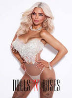 Chelsea petite Isla london escort