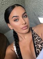 Mayfair party-girl Deonna london escort