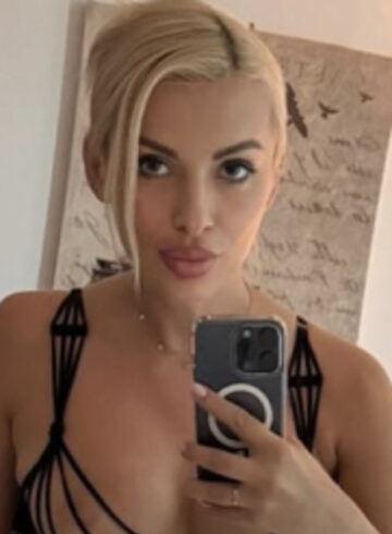 Kensington party-girl Tate london escort