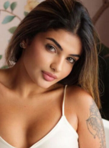Central London petite Niranya london escort