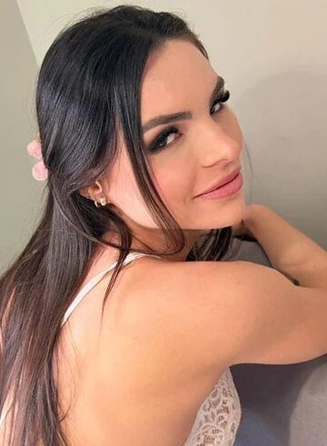 Mayfair party-girl Nilou london escort