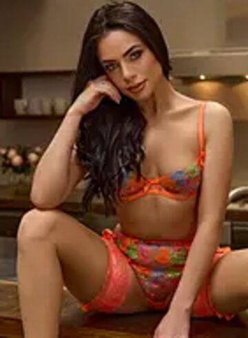 Notting Hill party-girl Bonnie london escort