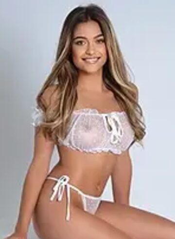 Mayfair blonde Mimi london escort