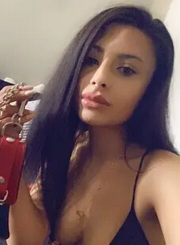 Marble Arch brunette Beatrice london escort