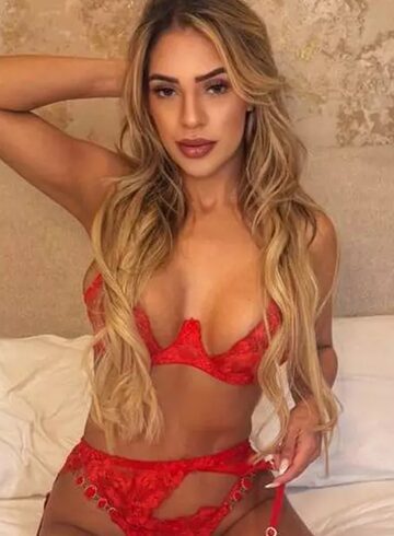 Canary Wharf petite Bamerta london escort