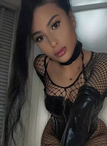 Marble Arch brunette Mistress Raven london escort