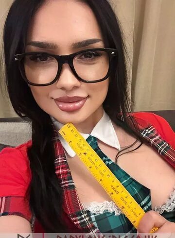 Central London petite Natia london escort