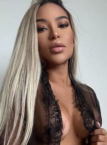 Kensington party-girl Zanotti london escort