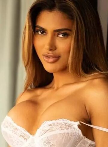 Central London blonde Eloa london escort