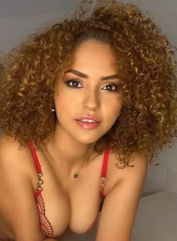 Earls Court party-girl Beatriz london escort