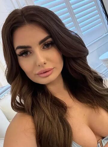 Earls Court brunette Bonnie london escort